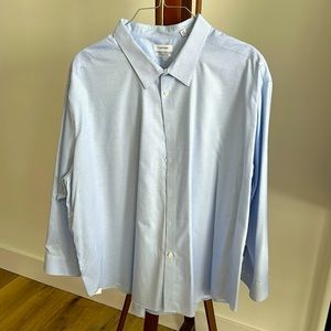 Calvin Klein Men’s long sleeve dress shirt.